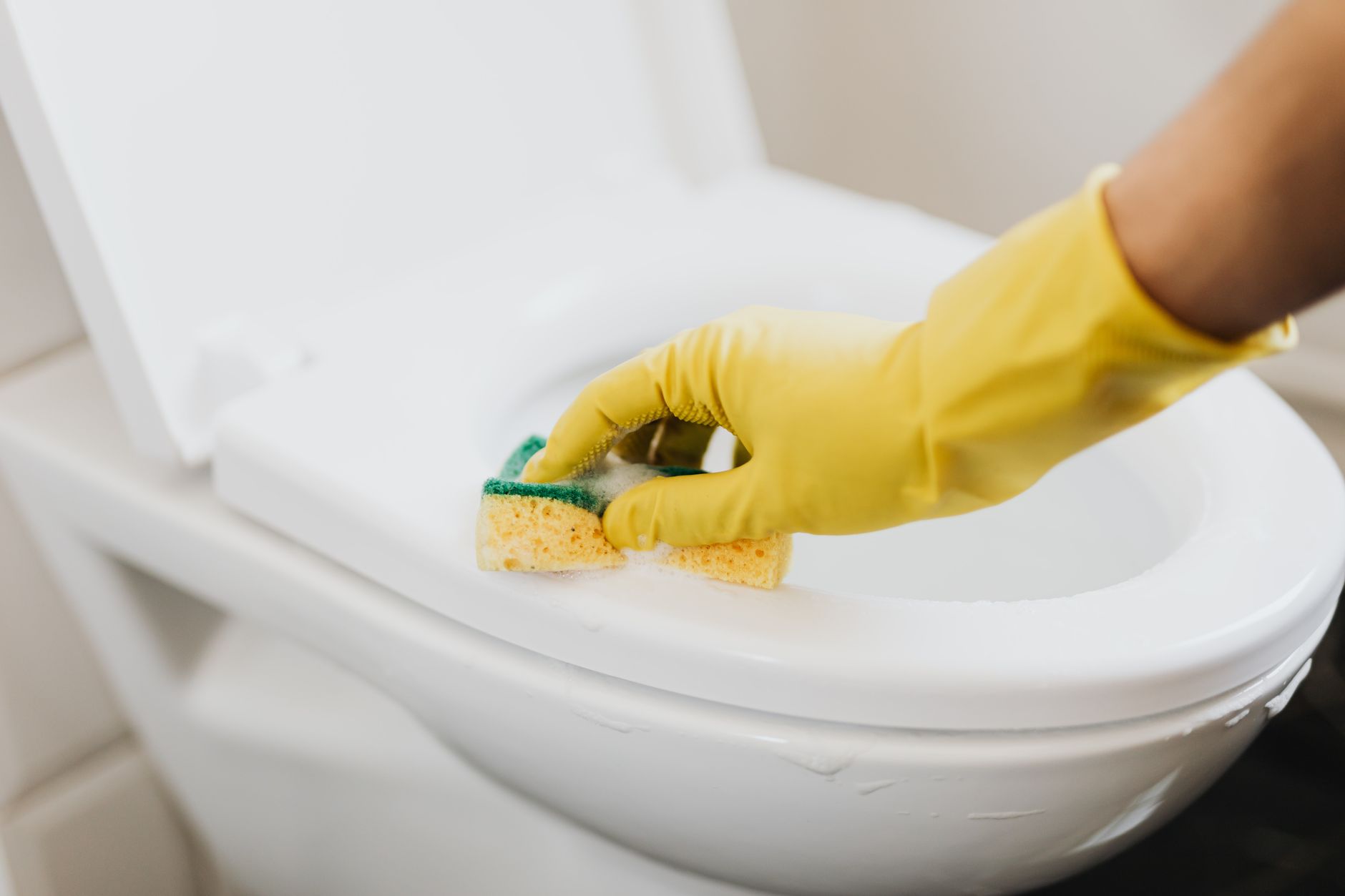 Jouet dans les Toilettes : Que Faire ? Guide Urgence Parents
